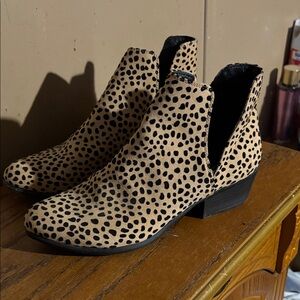 Women’s leopard spotted booties.